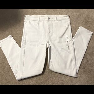 American Eagle White High Rise Jegging